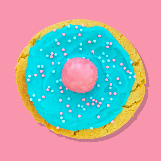 Bubblegum Maxi cookie with blue frosting, pink sprinkles, and a pink gumball on top.