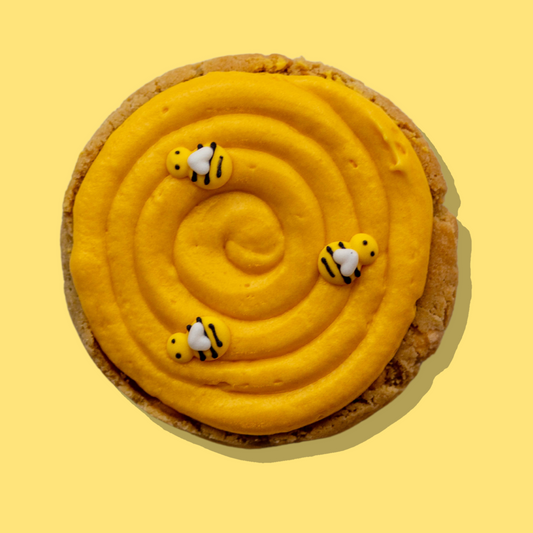 Winnie the Pooh Maxi cookie with honeycomb frosting and bumblebee decorations.